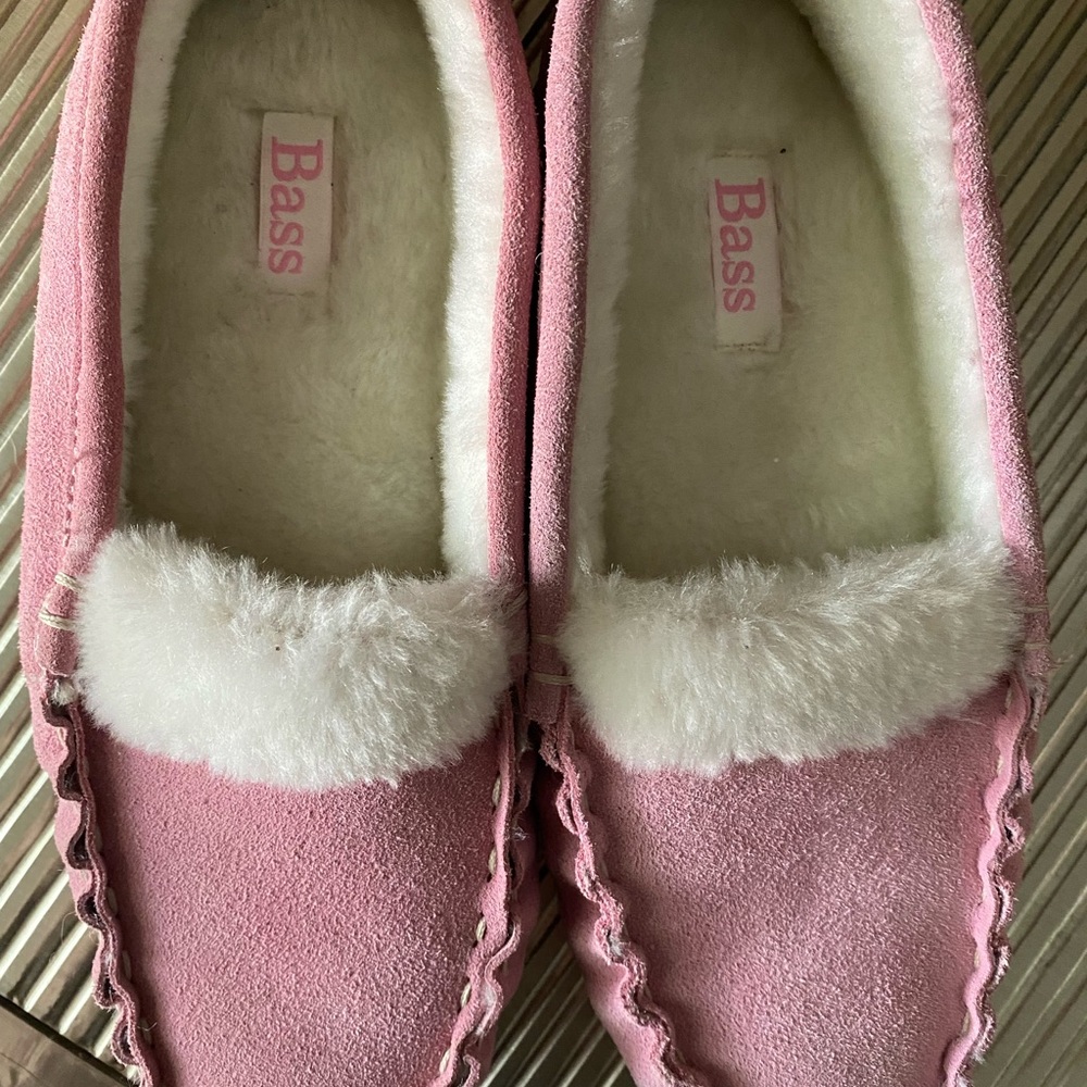 *New* Bass Fleece Lined Suede Slippers - Picture 7 of 7